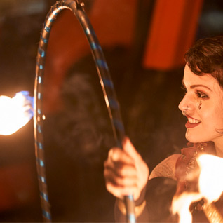 spectacle-hula-hoop-feu