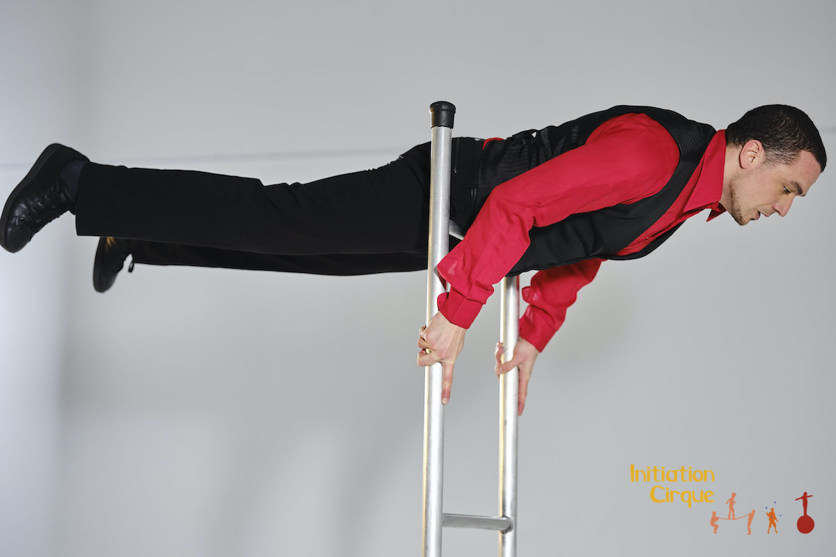 Spectacle-echelle-acrobatique-3