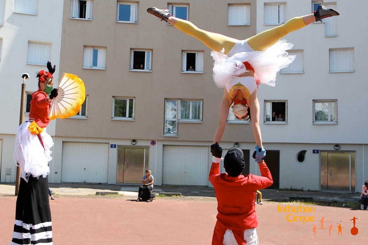 trio-acrobates-rue
